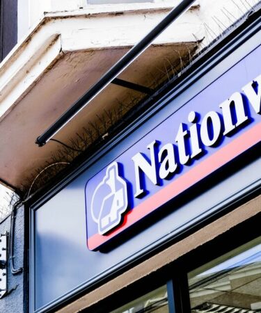 À l'échelle nationale, « la tête et les épaules au-dessus » alors que 40 000 membres reçoivent 175 £ gratuits