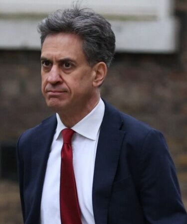 Le « plan fou » d'Ed Miliband a été critiqué alors que les factures d'énergie augmenteraient de 288 £ par an à partir de juillet