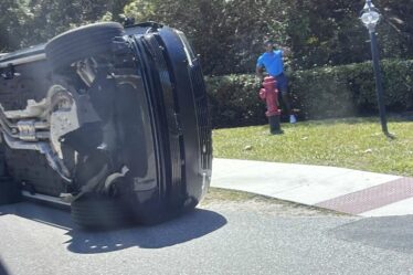 Accident de voiture à Tiger Woods EN DIRECT : une légende du golf photographiée à côté d'une voiture renversée après un accident