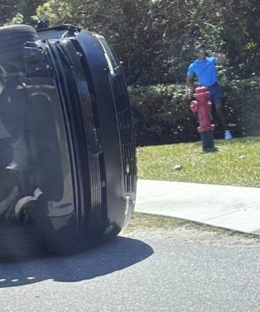 Accident de voiture à Tiger Woods EN DIRECT : une légende du golf photographiée à côté d'une voiture renversée après un accident