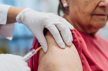 Changement majeur dans la vaccination du NHS à partir de mercredi pour tous les retraités de plus de 80 ans
