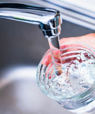 Cinq sociétés d'eau britanniques augmenteront les factures de leurs clients moins qu'elles ne le souhaiteraient après leur décision