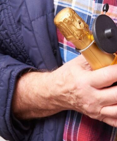 Des militants de gauche organisent une énorme vague de vols à l'étalage dans les villes britanniques