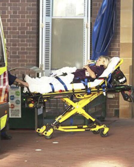 Des turbulences d'horreur frappent un vol en Australie alors que 3 membres d'équipage de cabine se précipitent à l'hôpital depuis l'aéroport