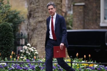 Ed Miliband dénonce la « pure folie » de la mer du Nord alors que les prix mondiaux du pétrole augmentent