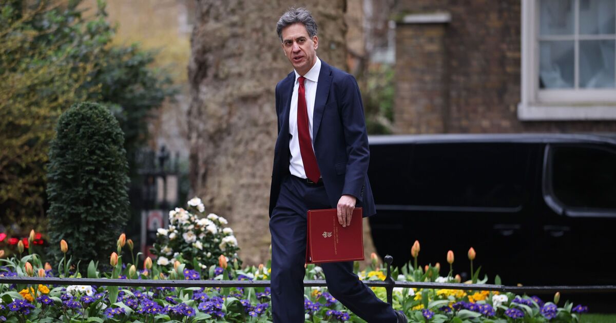 Ed Miliband dénonce la « pure folie » de la mer du Nord alors que les prix mondiaux du pétrole augmentent