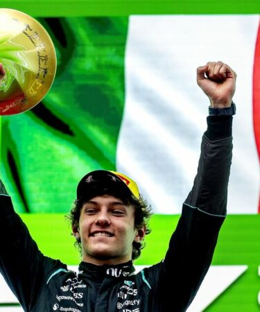 F1 LIVE: Lewis Hamilton remporte l'Oscar F1 alors qu'une énorme erreur de Kimi Antonelli sur le podium devient virale