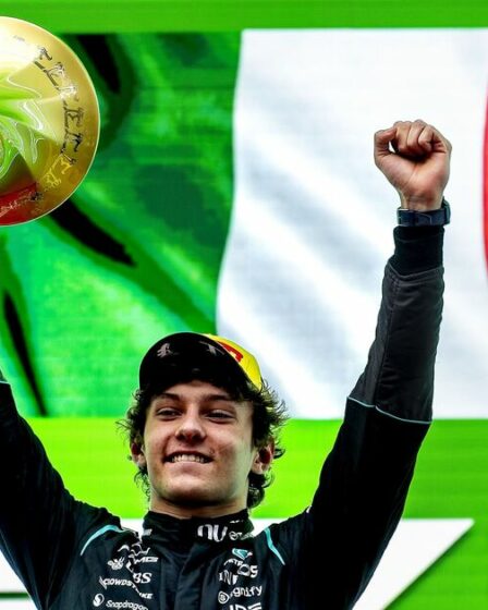 F1 LIVE: Lewis Hamilton remporte l'Oscar F1 alors qu'une énorme erreur de Kimi Antonelli sur le podium devient virale