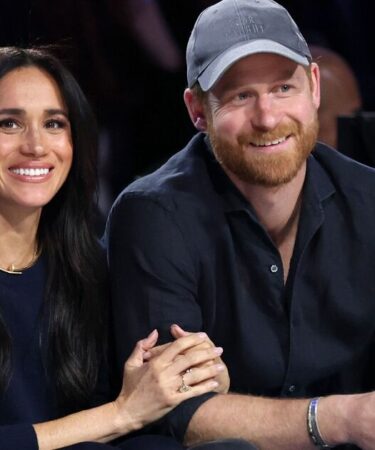 Famille royale EN DIRECT : le roi Charles « envisage une énorme branche d'olivier » au prince Harry et à Meghan