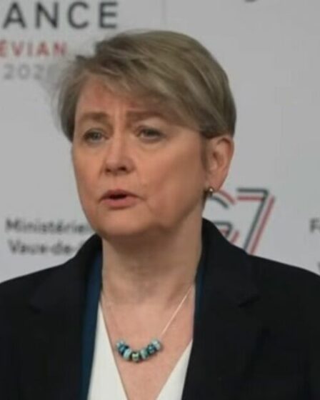 GB News fait une pause pour l'annonce de la rupture du parti travailliste alors que le présentateur publie une réponse humiliante