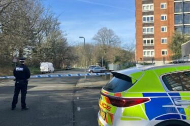 Incident de Liverpool EN DIRECT : la police descend dans une rue résidentielle alors qu'un cordon est établi près de l'école