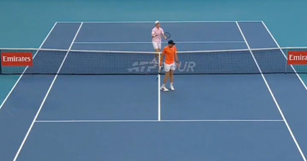 Jannik Sinner s'excuse immédiatement après avoir écrasé de près son adversaire du Miami Open