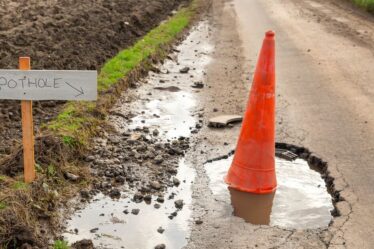 La Grande-Bretagne pourrait être une nation sans nids-de-poule si les conseils débloquent les milliards stockés sur les comptes bancaires