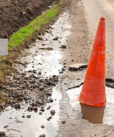 La Grande-Bretagne pourrait être une nation sans nids-de-poule si les conseils débloquent les milliards stockés sur les comptes bancaires