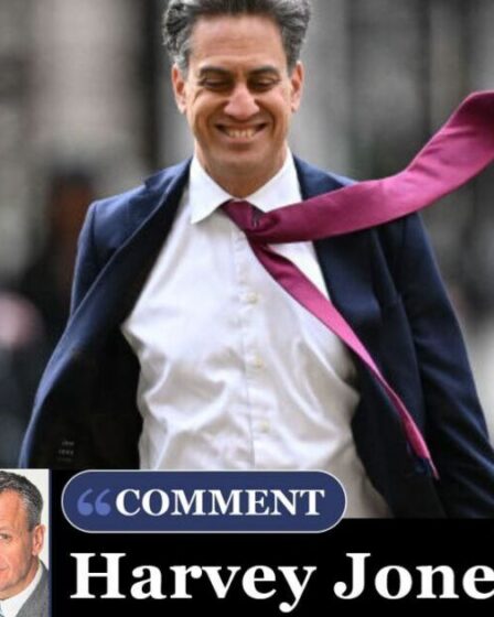 La folie énergétique d'Ed Miliband déchirée en lambeaux - je n'arrive pas à croire un mot de ce que dit ce muppet