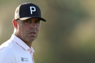 La star du golf retient ses larmes et admet qu'il « vit dans le mensonge » dans une interview émouvante