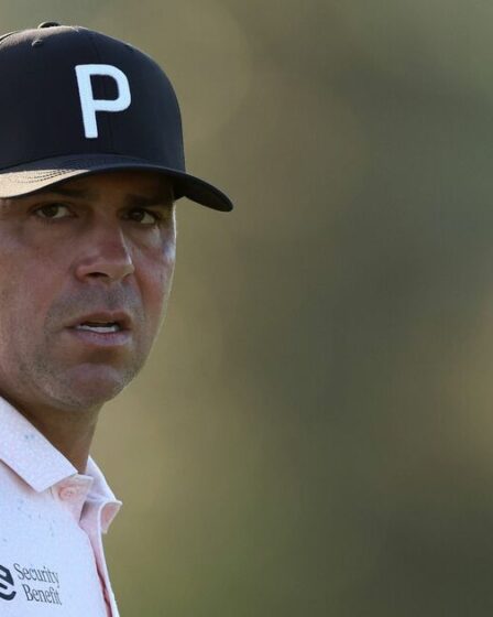 La star du golf retient ses larmes et admet qu'il « vit dans le mensonge » dans une interview émouvante