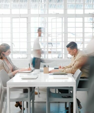 L’agence britannique à l’origine d’énormes publicités se lance dans l’administration – en activité depuis 12 ans