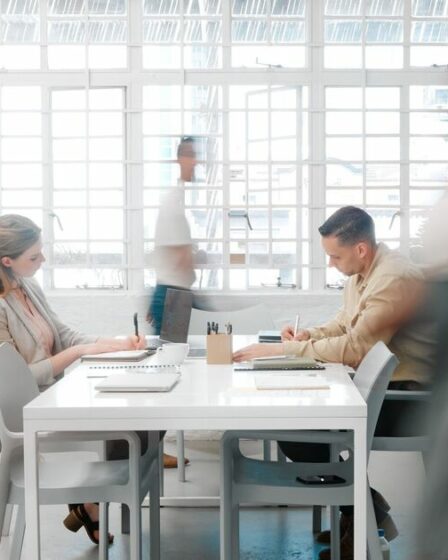 L’agence britannique à l’origine d’énormes publicités se lance dans l’administration – en activité depuis 12 ans