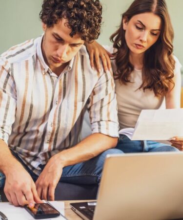 Le HMRC met en garde les personnes gagnant plus de 60 000 £ contre les règles de remboursement