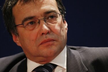 Les hommages affluent après le décès d'un ancien ministre du gouvernement à l'âge de 66 ans