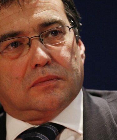 Les hommages affluent après le décès d'un ancien ministre du gouvernement à l'âge de 66 ans