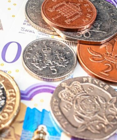Les ménages britanniques sont invités à réclamer des paiements de 300 £ avant Pâques