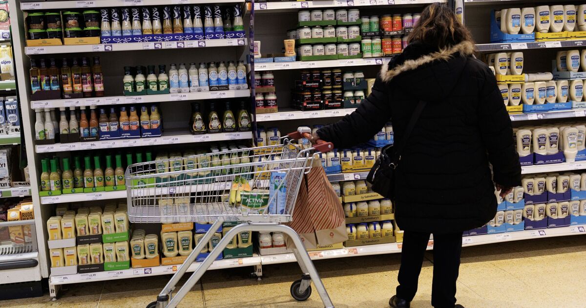 Les ménages britanniques sont invités à stocker 9 aliments clés en prévision de la Troisième Guerre mondiale