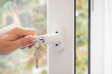 Les ménages de 69 régions du Royaume-Uni sont invités à verrouiller leurs portes et fenêtres – liste complète