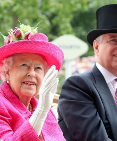 Les véritables sentiments de la reine Elizabeth à propos des allégations d'Andrew révélés dans un nouveau livre explosif