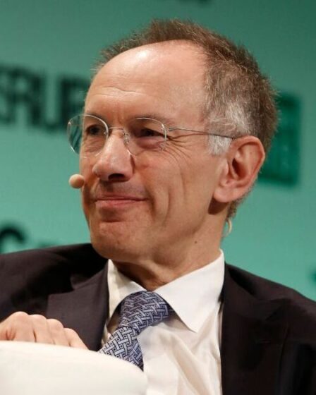 L'un des hommes les plus riches du Royaume-Uni déclare que la Grande-Bretagne est "tellement hostile" envers les Juifs qu'il veut la citoyenneté allemande