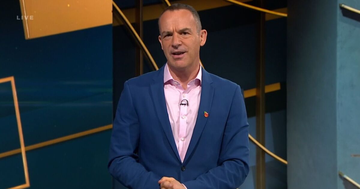 Martin Lewis exhorte les conducteurs d'essence à utiliser une carte de crédit ou de débit pour faire le plein