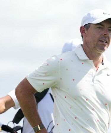 Rory McIlroy subit une blessure quelques semaines avant le Masters alors qu'il se retire de la compétition