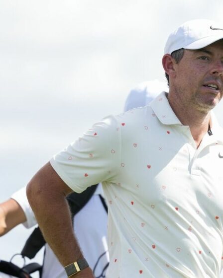 Rory McIlroy subit une blessure quelques semaines avant le Masters alors qu'il se retire de la compétition