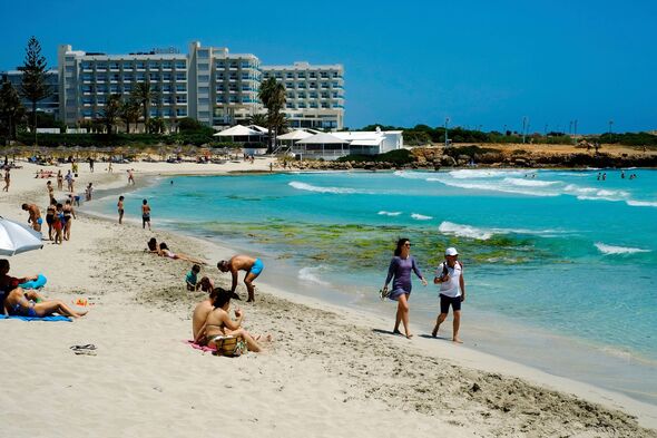 Touristes sur la plage de Nissi d'Ayia Napa, Chypre