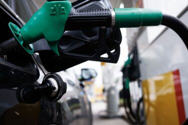 Sombre avertissement pour les Britanniques concernant les visites à l'hôpital alors que la guerre en Iran fait monter en flèche les prix du carburant