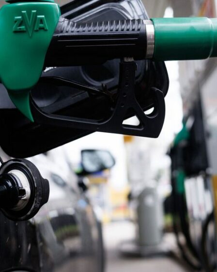 Sombre avertissement pour les Britanniques concernant les visites à l'hôpital alors que la guerre en Iran fait monter en flèche les prix du carburant