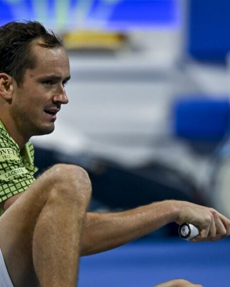 Tennis EN DIRECT : Daniil Medvedev contraint de se retirer alors que la mère de la star fait une déclaration effrayante