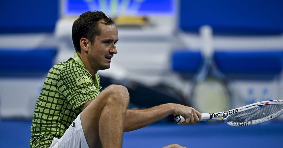 Tennis EN DIRECT : Daniil Medvedev contraint de se retirer alors que la mère de la star fait une déclaration effrayante