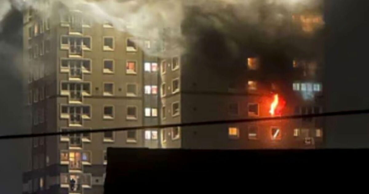 Un enfer d’horreur engloutit la tour Motherwell alors qu’un homme meurt en plongeant dans un bâtiment en feu
