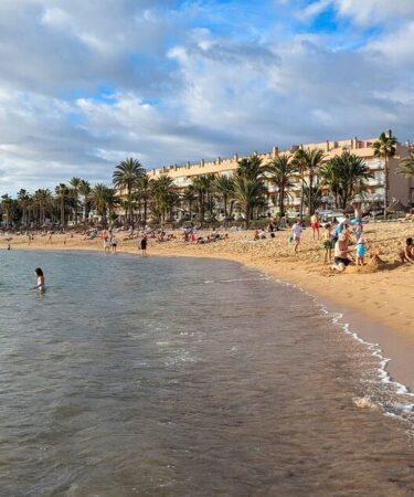 Un expatrié britannique vivant à Tenerife partage 1 chose que vous devriez faire avant de vous y installer