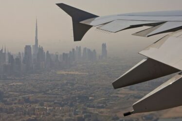 Vols de Dubaï EN DIRECT : Chaos à l'aéroport alors que la compagnie aérienne annule tous ses vols - Dernières nouvelles d'Emirates et BA