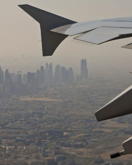Vols de Dubaï EN DIRECT : Chaos à l'aéroport alors que la compagnie aérienne annule tous ses vols - Dernières nouvelles d'Emirates et BA