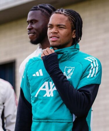 Arne Slot laisse entendre Rio Ngumoha pour Liverpool vs PSG lors de la soirée « spéciale » des Reds Eye