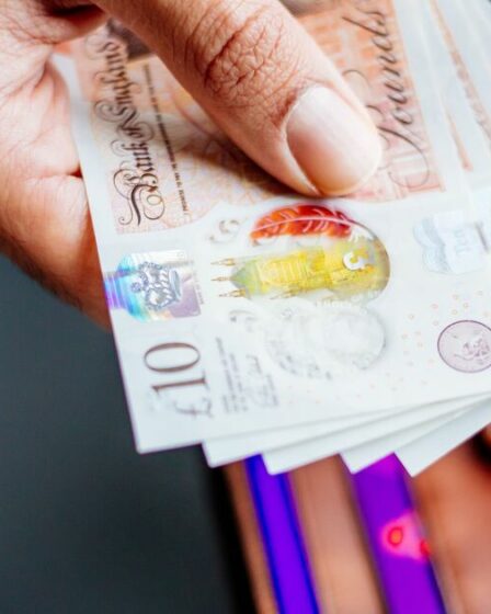 Les retraités de l'État de plus de 80 ans ont reçu 443 £ supplémentaires toutes les 4 semaines du DWP