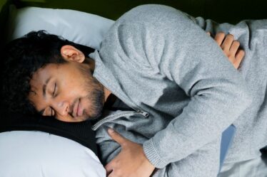 Des scientifiques britanniques inventent des taies d'oreiller qui avertissent les dormeurs sourds des incendies et des cambrioleurs