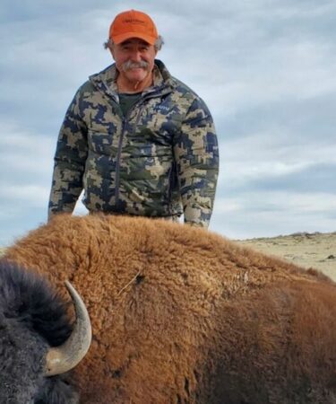 Chasseur millionnaire qui a tué d'innombrables animaux sauvages piétinés à mort par 5 éléphants