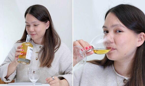 Hanna boit du cognac