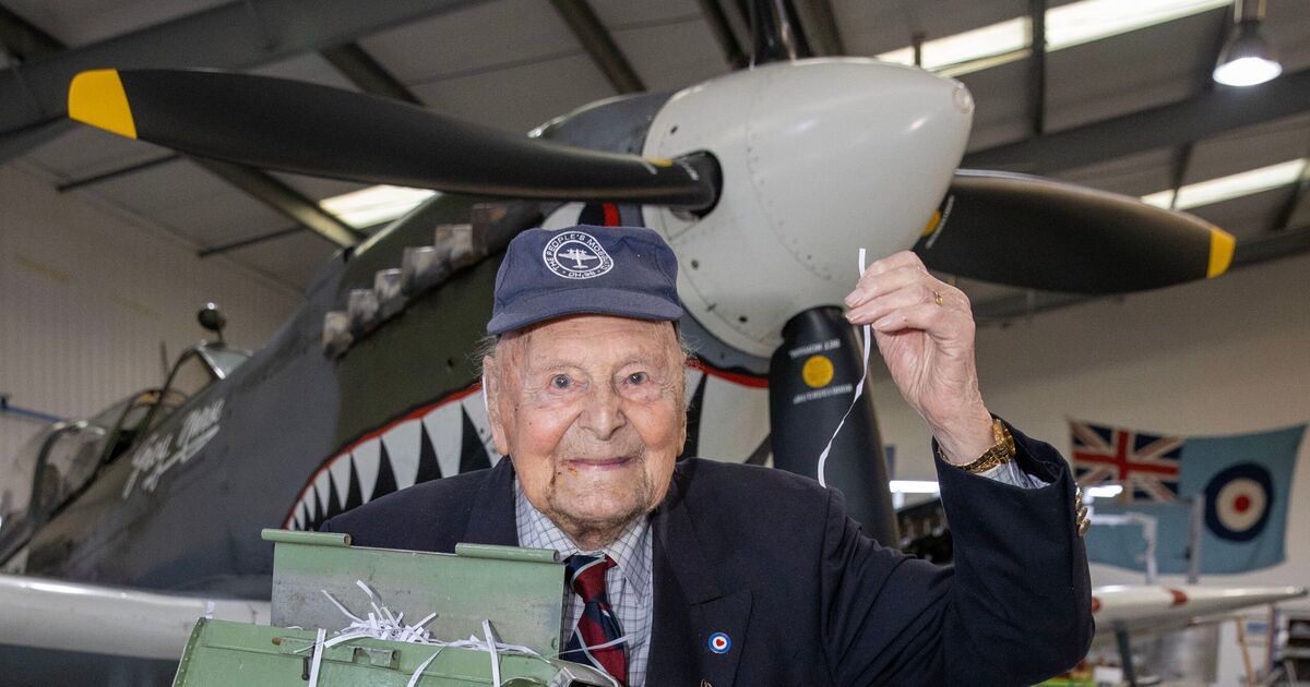 Hommages émouvants à la légende de la RAF George qui prend son dernier vol à l'âge de 103 ans