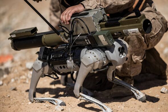 Les Marines américains effectuent une démonstration de faisabilité pour le robot Goat lors du combat air-sol du Corps des Marines